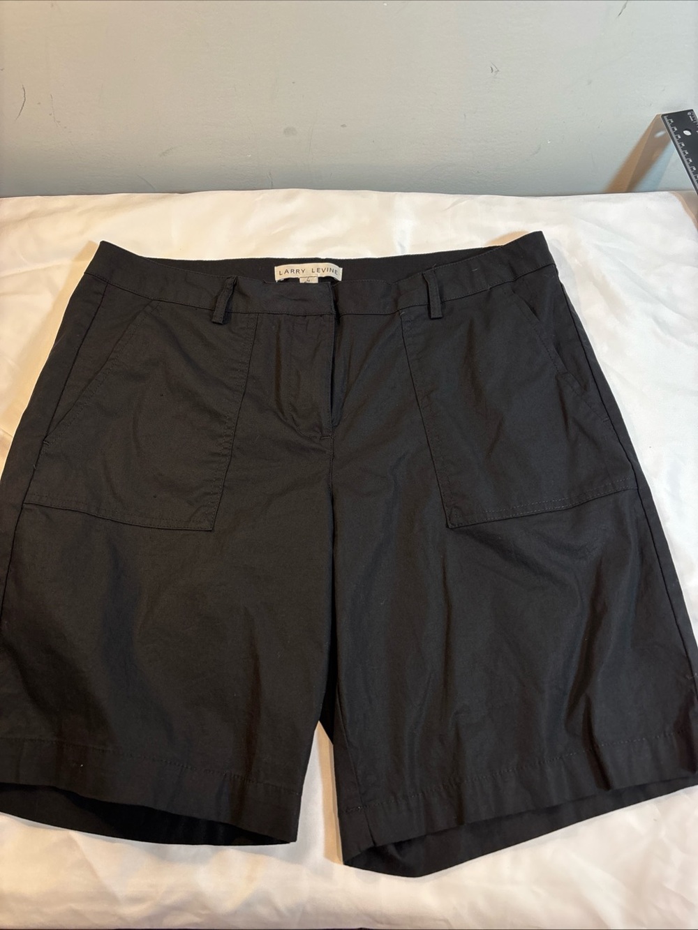Larry Levine Black Women's Casual Patch-Pocket Shorts. 630